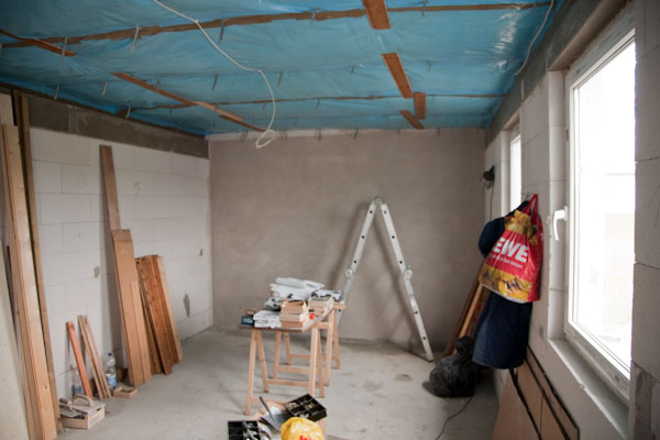 Die Wand im Norden ist verputzt Die Wand im Norden ist verputzt